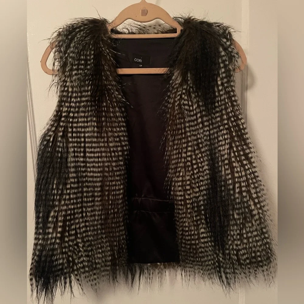 Cori vest - Picture 1 of 4